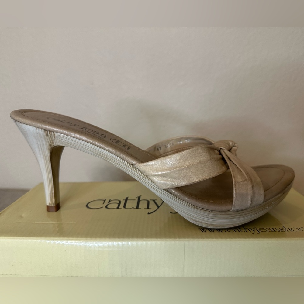 CATHY JEAN, Brazilian leather, bone colored heel, size 10, runs small 8,5/9